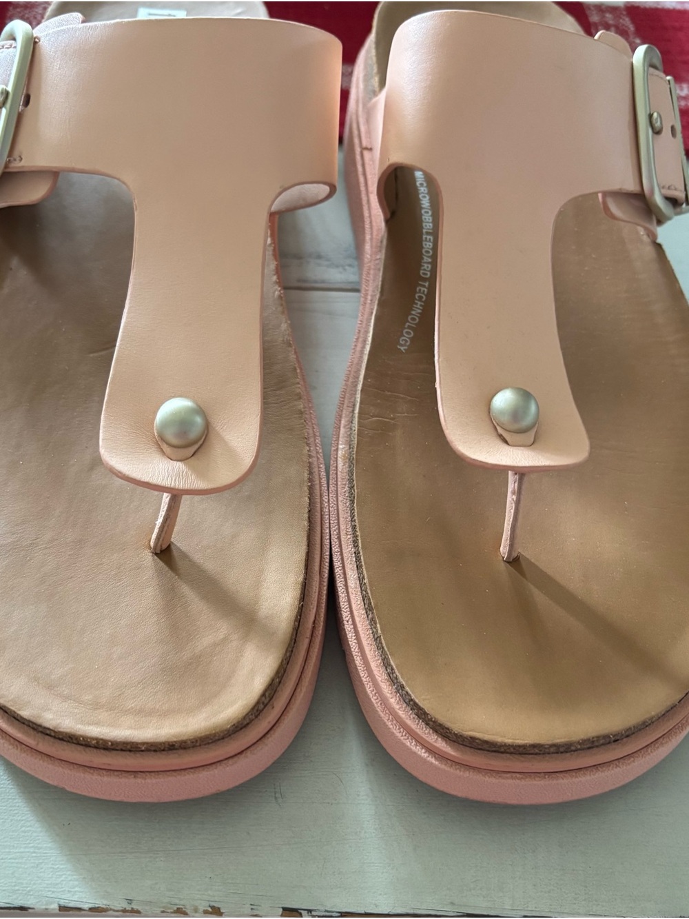 Fitflop Women's Peach Colored Leather Thong Sandals - Picture 4 of 5